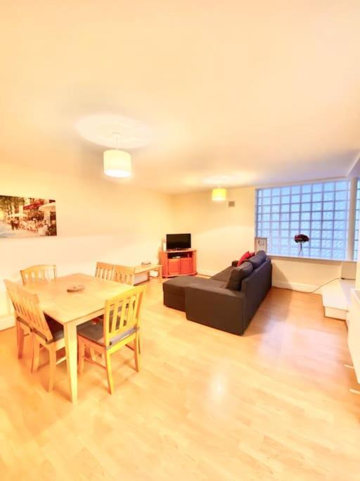 2 Bed Apartment In City Centre Дъблин Екстериор снимка